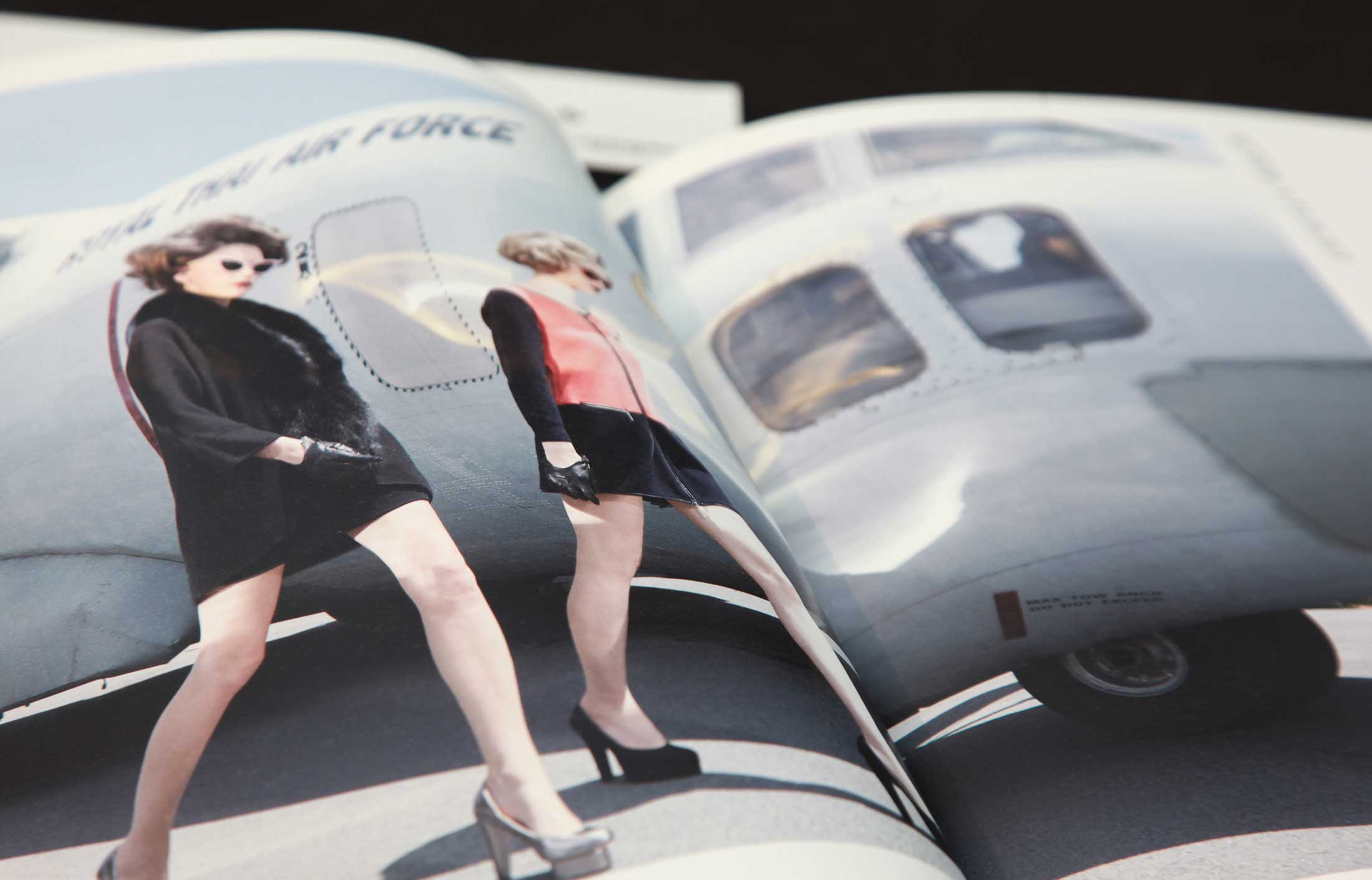 如何設(shè)計(jì)女性服裝畫(huà)冊(cè)