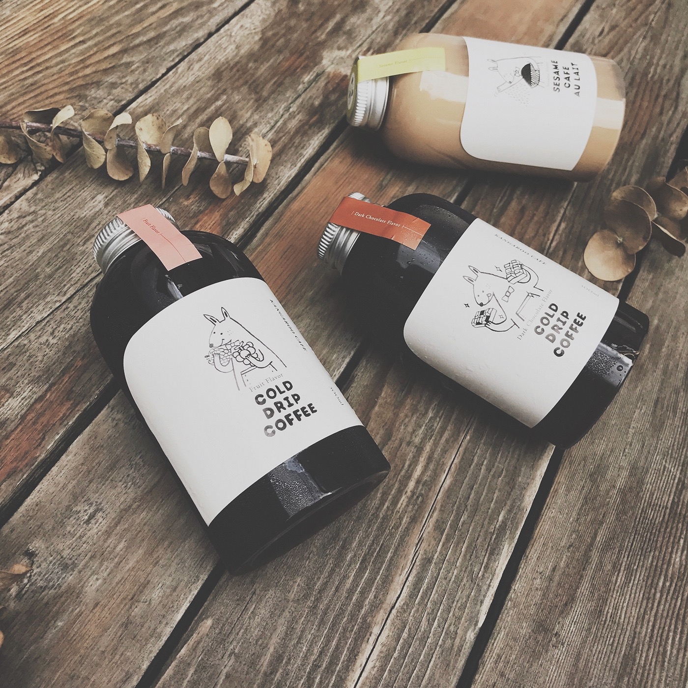 黑巧克力、水果風(fēng)味、芝麻歐蕾三種不同的咖啡包裝設(shè)計(jì)