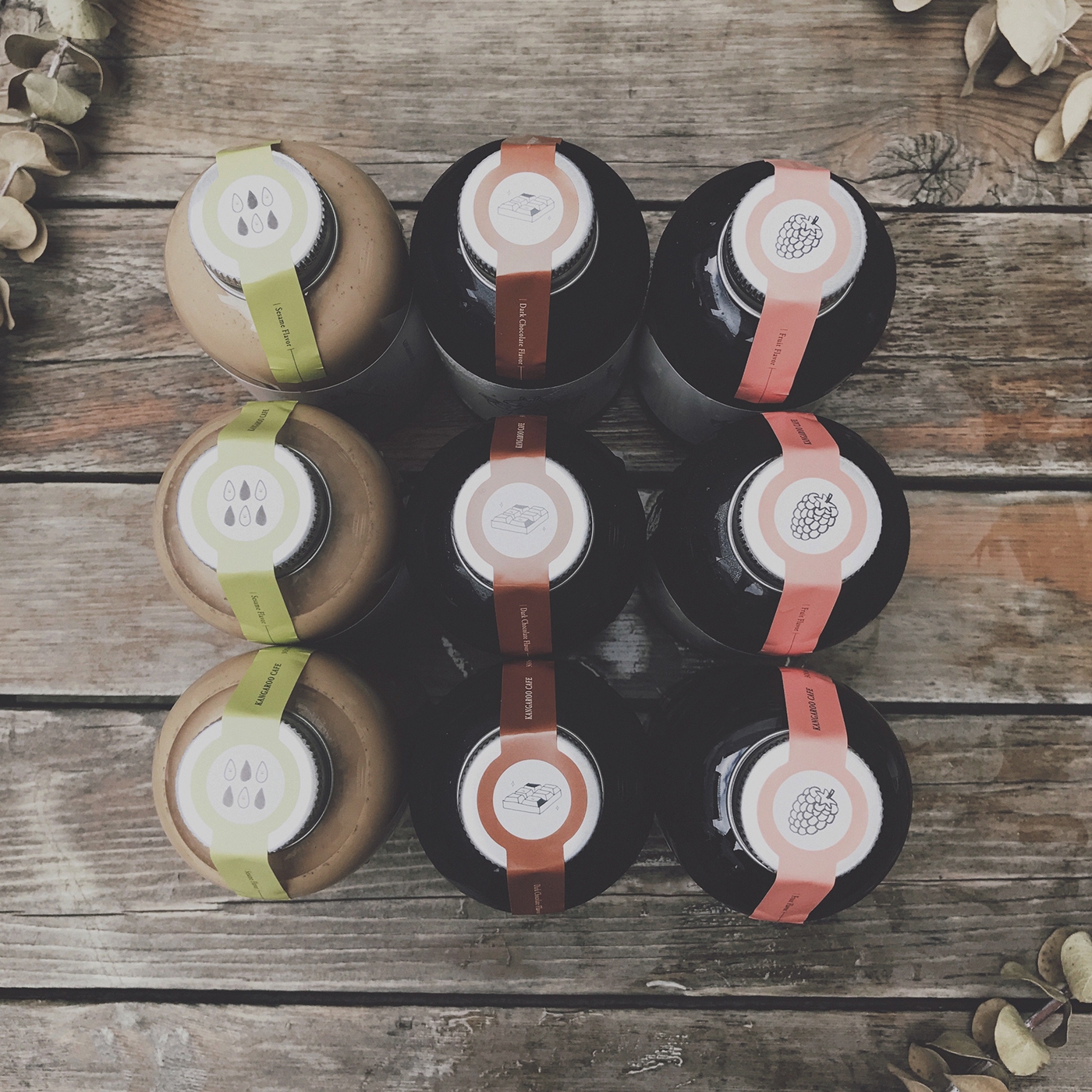 黑巧克力、水果風(fēng)味、芝麻歐蕾三種不同的咖啡包裝設(shè)計(jì)