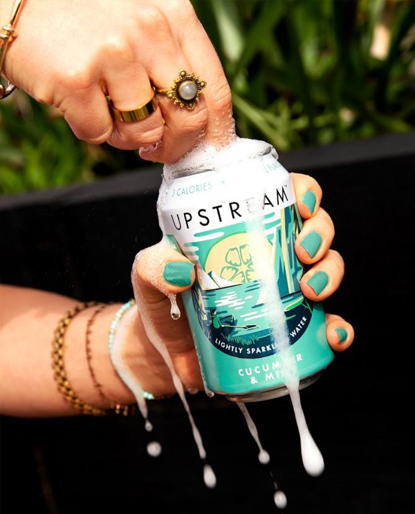 打開通往另一個世界的神奇之窗，帶你享受生活中片刻的寧靜｜蘇打水包裝設(shè)計